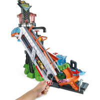 Load image into Gallery viewer, Hot Wheels Playset Ultimate Gator Car Wash with Color-Changing Toy Car
